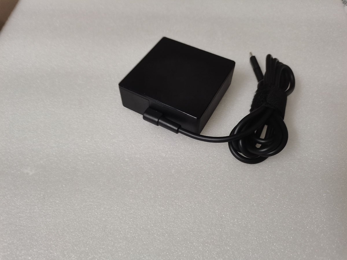 Zasilacz sieciowy ADP-130HB B  – Pc Gaming Uk recenzja i cena