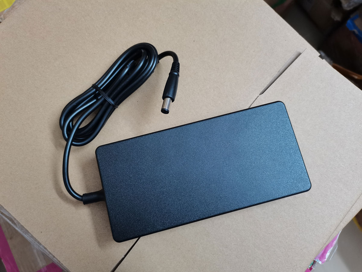 NOWY oryginalny zasilacz Slim  – Pc Gaming Uk recenzja i cena