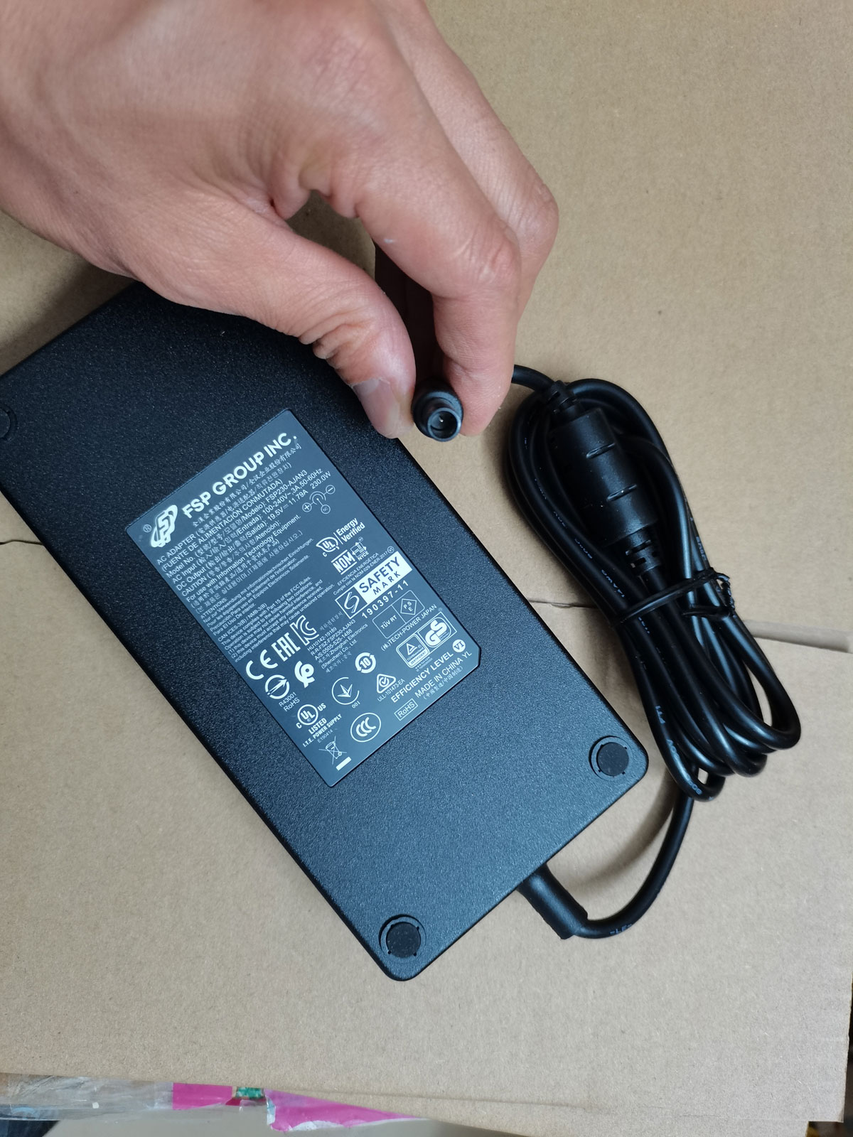 NOWY oryginalny zasilacz Slim  – Pc Gaming Uk recenzja i cena