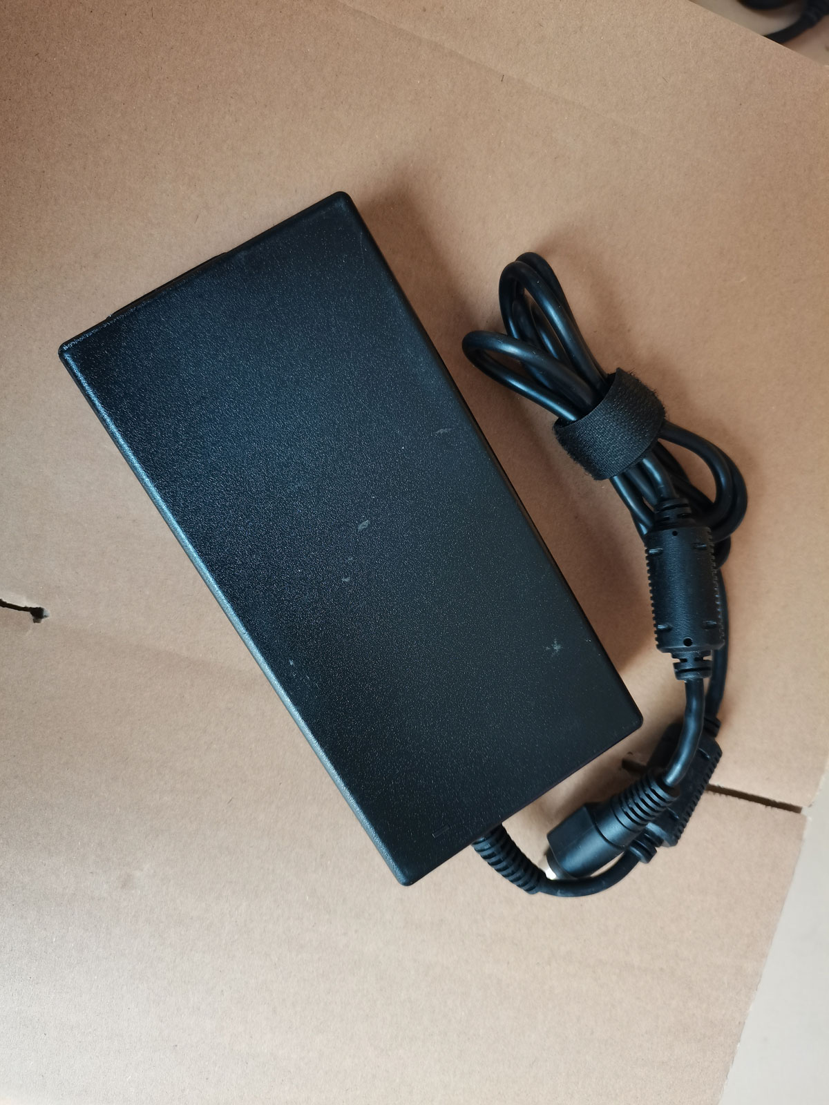 OEM Delta 230W 19.5V 11.8A ADP – Pc Gaming Uk recenzja i cena